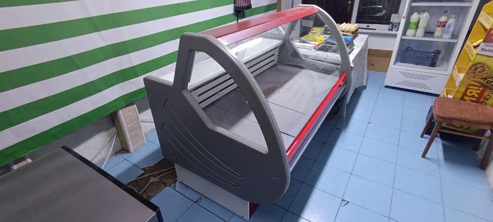 Холодильник витринный