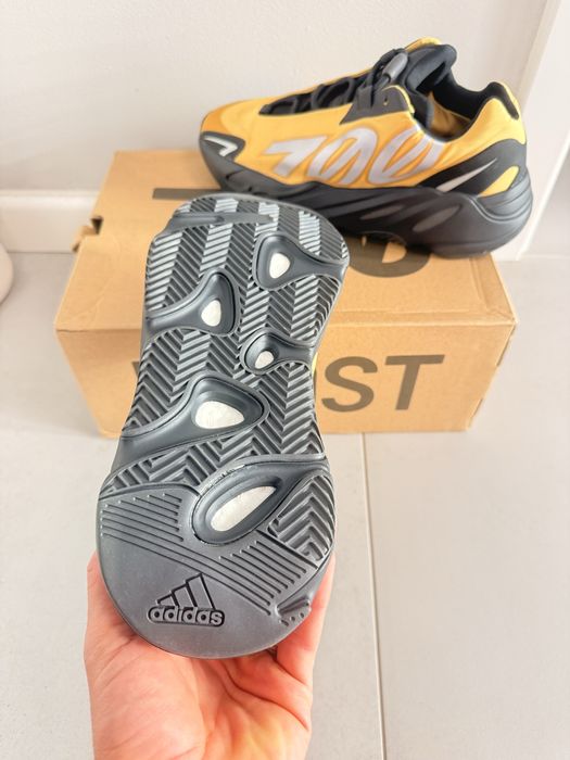 Adidas Yeezy 700 MNVN Honey