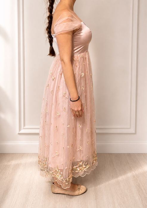 Rochie eleganta roz pudrat cu corset si tull brodat marime S noua