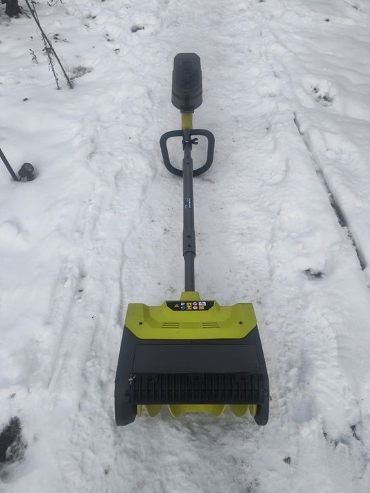 Suflanta zăpadă Ryobi pe acumulator