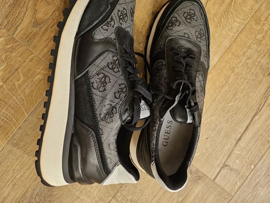 Мъжки обувки на GUESS