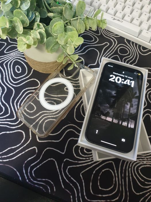 Vand iPhone 12 Mini, varianta de 64GB, pe culoarea Black (Negru). Telefonul este perfect functional, fara  nicio problema ascunsa.