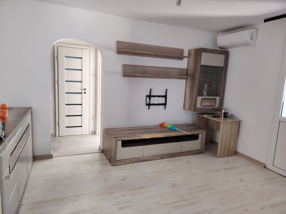 Vând apartament 3 camere Titan
