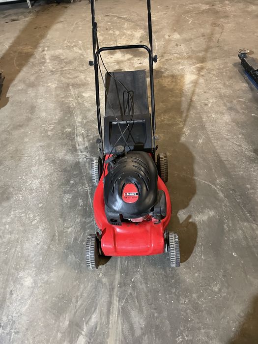 Vand masina de tuns iarba