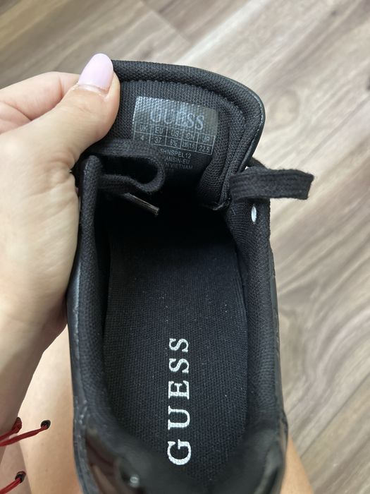 Vand adidasi Guess