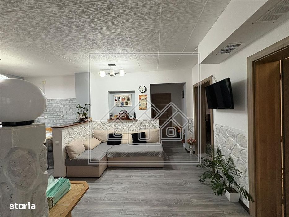Casa cu 4 camere, balcon si curte - zona Lazaret