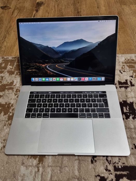 MacBook Pro A1707  (2017) touchbar i7 7700HQ 15.4"  Retina 2880x1800 (2.8K)