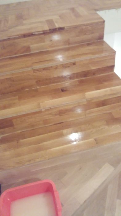 Стъпала и стълби от дърво и ламинат.