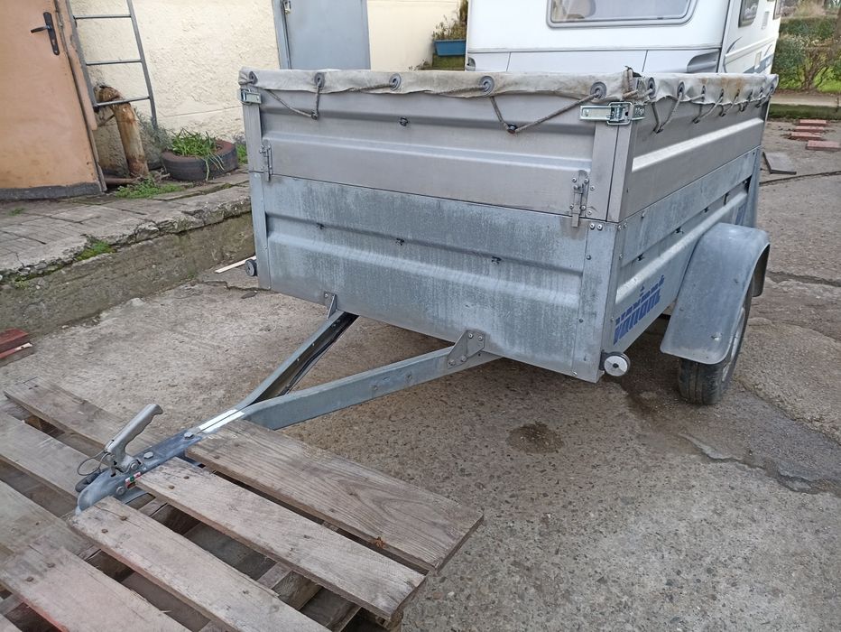 Ремарке с двойни канати