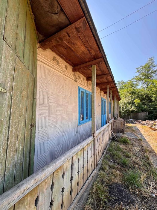 Teren 5300 m² + casă veche locuibilă – Saucenița, com. Văculești