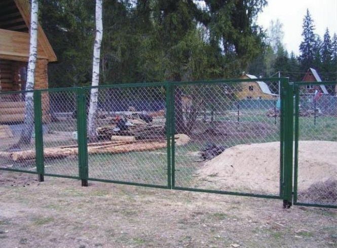 Забор из сетки рабицы в рамке. Забор сетка рабица
