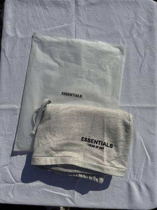 Pantaloni Essentials