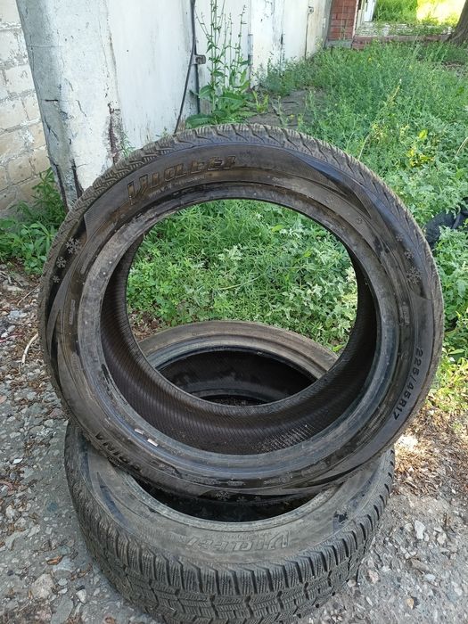 Продам шины 225/45 R17