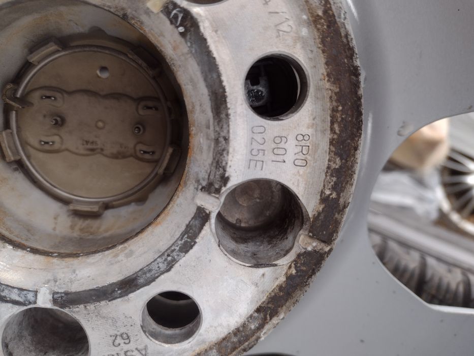 Перфектни 17-5х112 7j ET37 AUDI Q5 8R