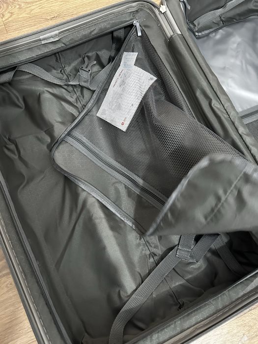 Продам чемодан на колесиках