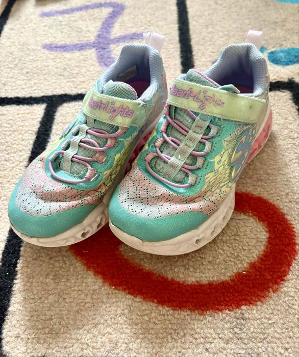 Обувки Skechers различни номера и модели