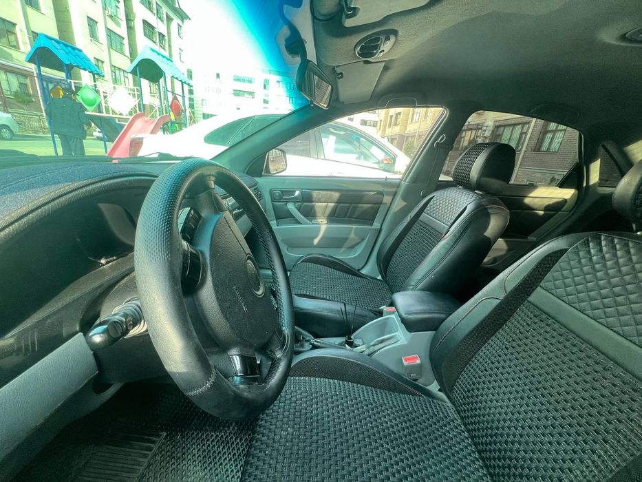 Ласетти 1,8 100 % жентра қилинган ичларигача наваротлари қилинган