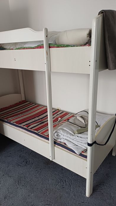 Кровать двухъярусная деревянная