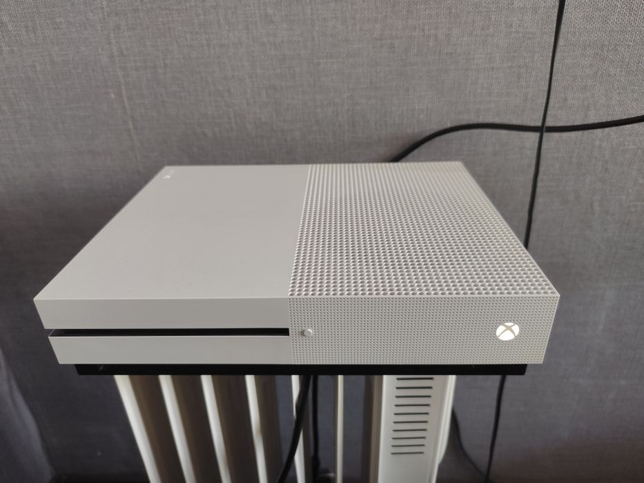 Xbox one s 1tb..