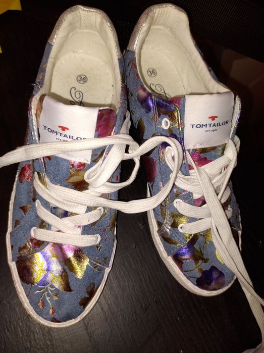 Нови кецове , марката е Tom Tailor.