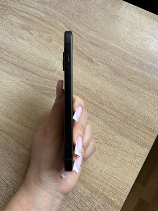 IPhone 15 256 ГБ еще на гарантии