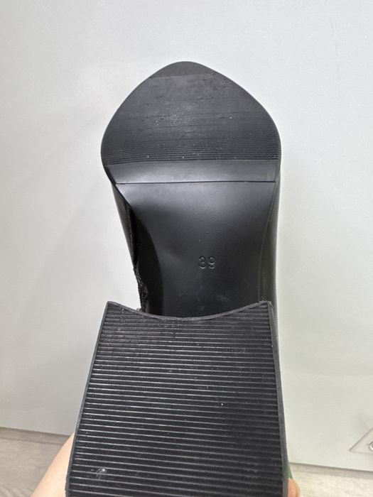 Ботильоны на устойчивом каблуке.