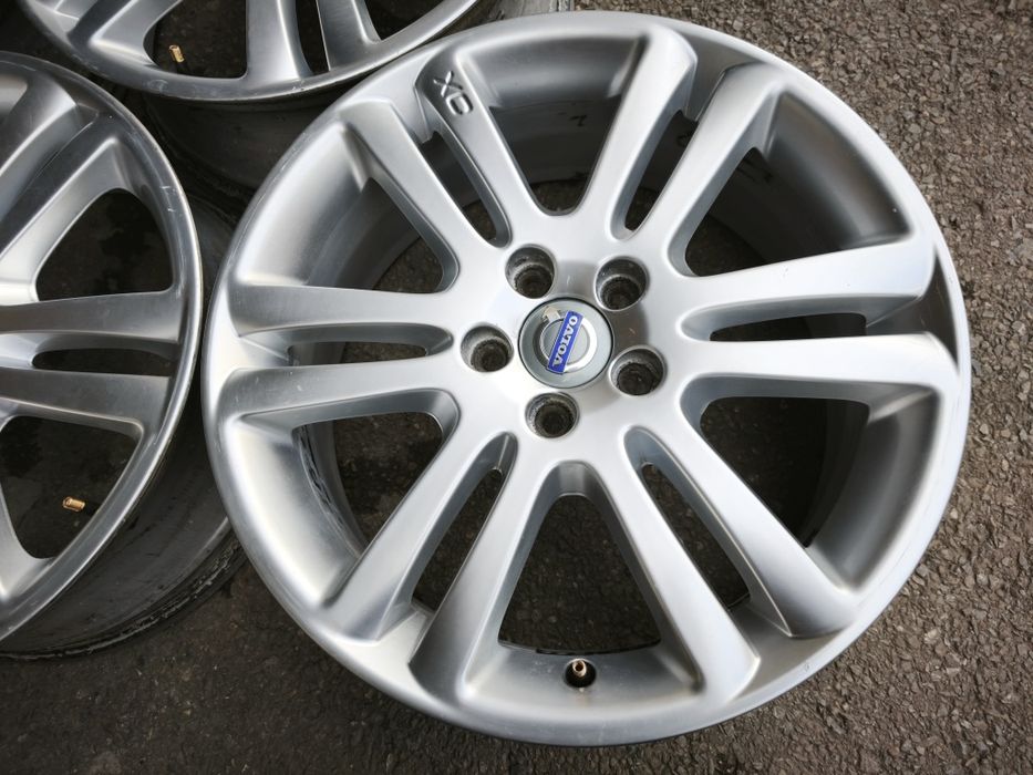 18" оригинални алуминиеви джанти за Volvo.