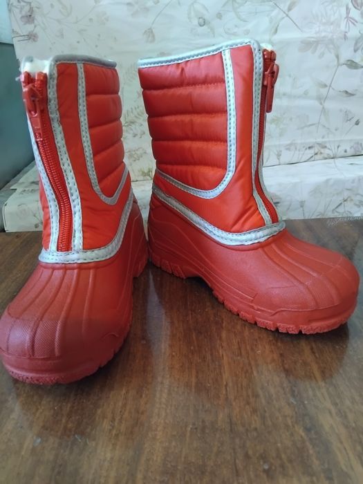 Водоустойчиви нови Clarks,  номер 28.