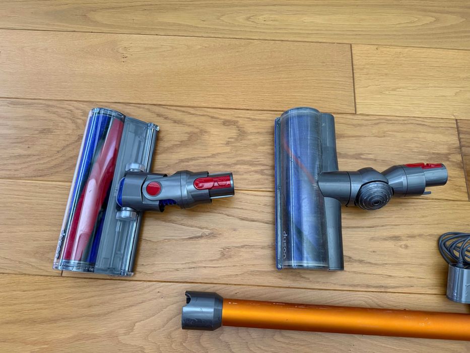 Dyson V8 Absolute (SV10) – Безкабелна прахосмукачка (За части/ремонт) + аксесоари