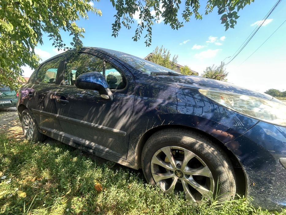 Peugeot 207.