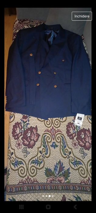 Vând costum cu două piese