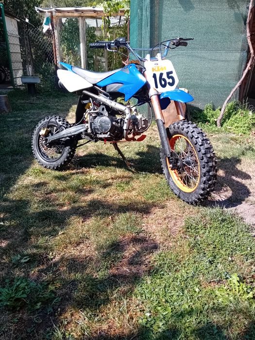 Продавам кросов мотор