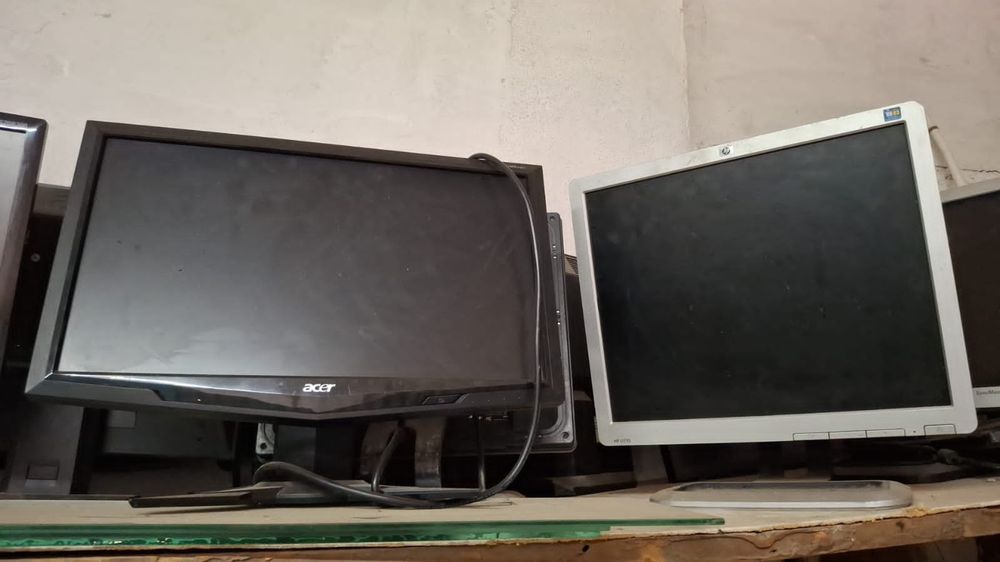 Продам б/у  мониторы