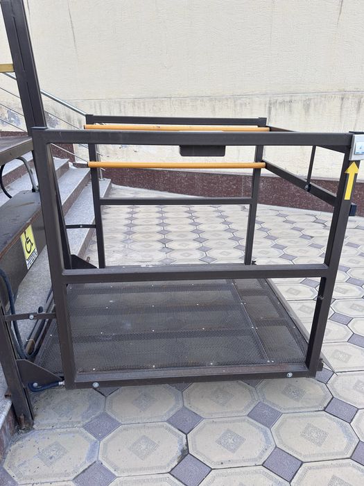 Подьемник для инвалидов вертикальный б/у