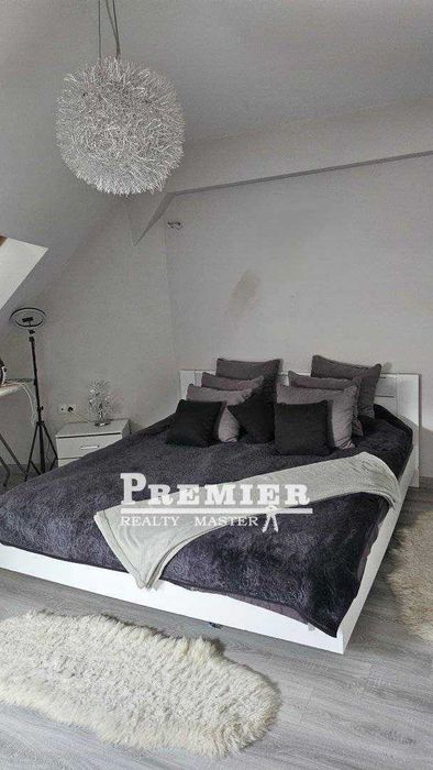 Продава се Тристаен апартамент в Бургас, Лазур - 138 кв.м за 1602 €/кв.м - Снимка #2