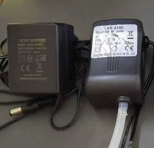 Set din 1 Pompă de aer + 1 Adaptoar 12 V ( am 2 seturi )