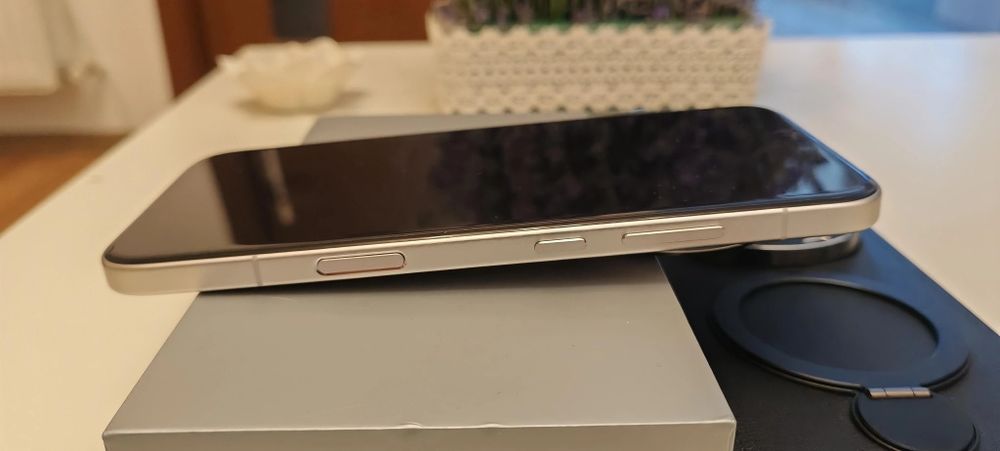 Vând honor magic 8 pro cu garanție 2 ani plus asigurare