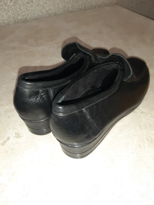 Новые кожаные туфли 38р