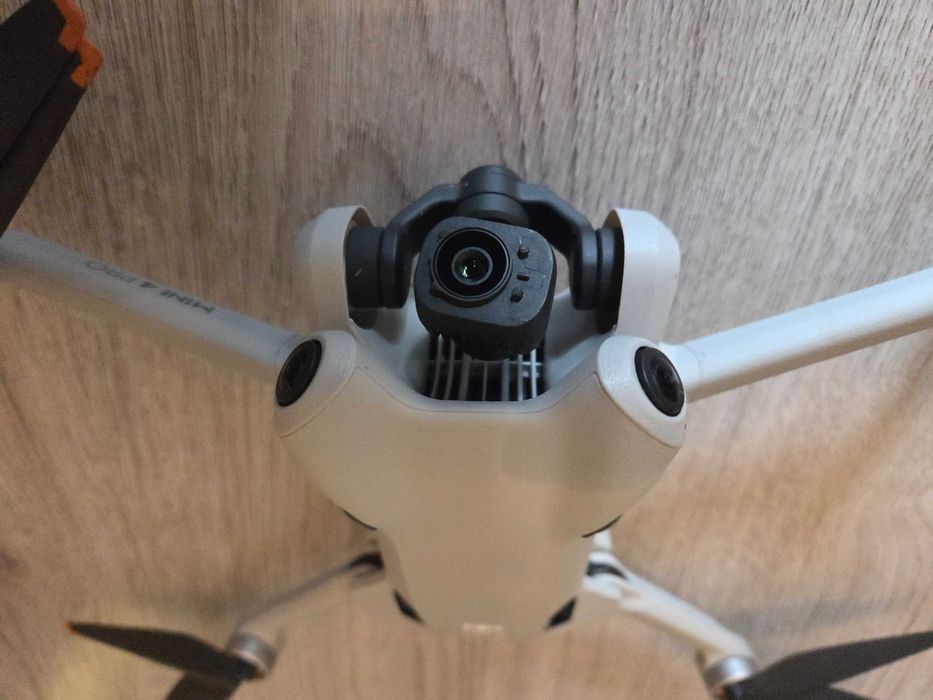 Дрон DJI Mini 4 Pro Fly More Combo