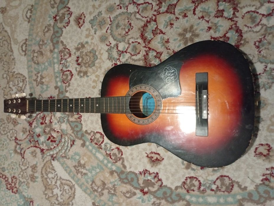 Продам гитару 6-струн