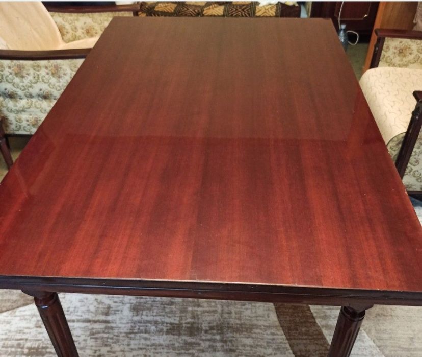 Masă de lemn extensibilă