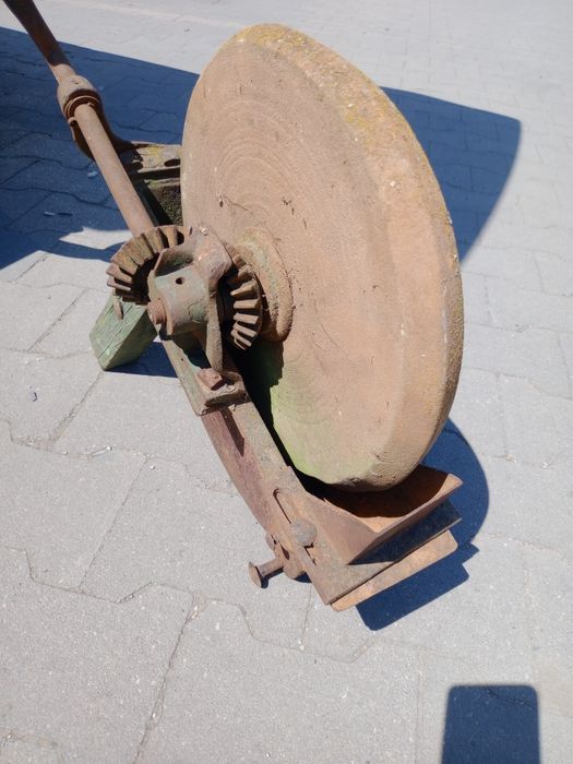 Голям камък за заточване и шлайфане