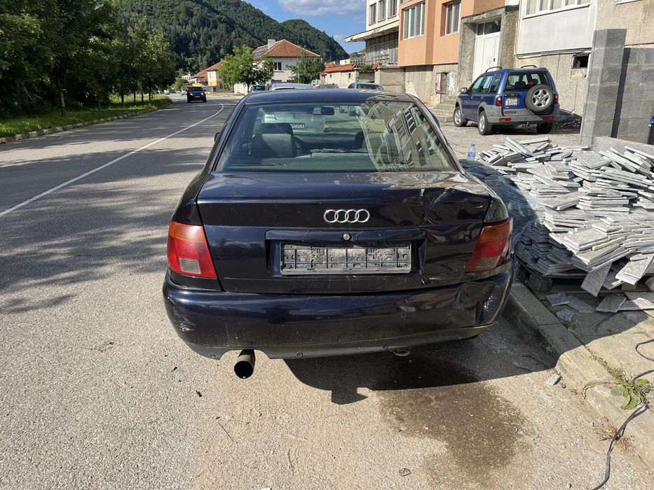 Ауди А4 удряно на части