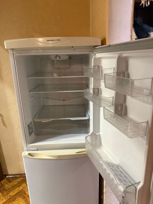 Продам холодильник