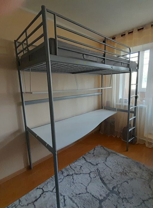 Продам двухярусную кровать.