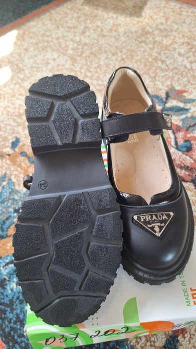 Продам детские туфли ( девочка) р34