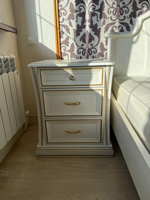 Продаю спальный гарнитур