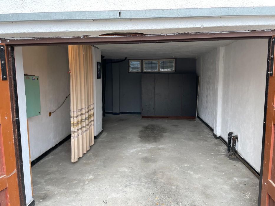 Масивен гараж под наем кв.Възрожденци блок 1