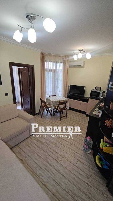 Продава се двустаен апартамент на първа линия в Свети Влас