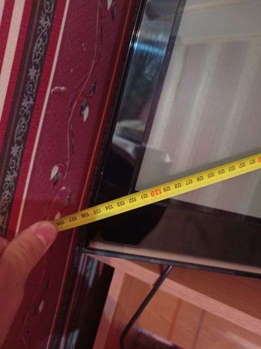 Большой LG телевизор